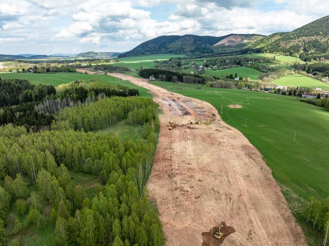 Trwa budowa autostrady D11 Trutnov - Lubawka. Tak wygląda obecnie plac budowy