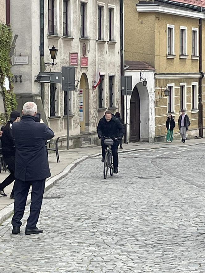 Młodzież ze Skarżyska na planie "Ojca Mateusza" w Sandomierzu. 