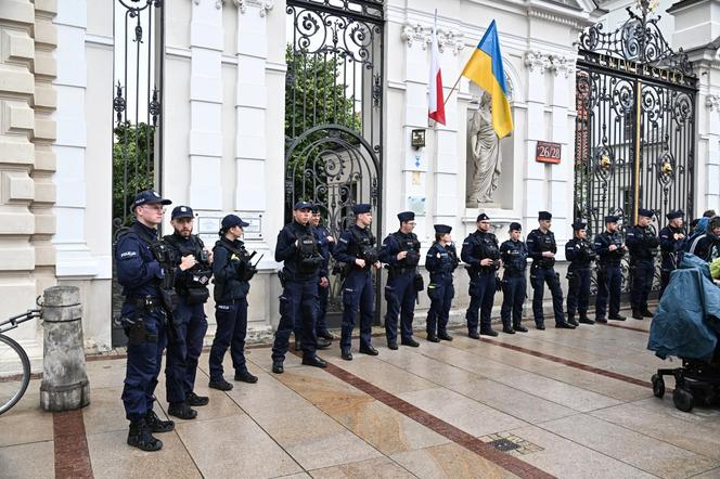 Protest studentów pod bramą Uniwersytetu Warszawskiego 