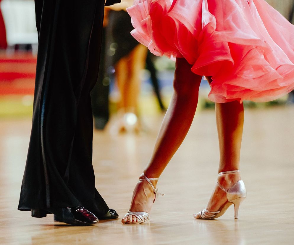 Cha-cha należy do tańców latynoamerykańskich. Wykonuje się ją na turniejach tańca towarzyskiego.