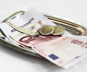 W tych krajach nie trzeba płacić napiwków. W niektórych wręcz nie wypada tego robić