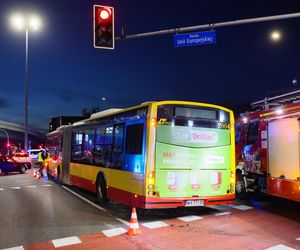 Wypadek z udziałem autobusu i ciężarówki w Warszawie (23.10.2025)