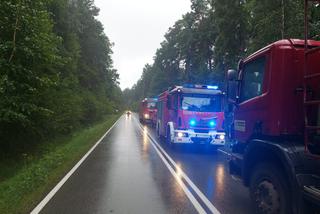 Ciężarówka w rowie, niebezpieczna kolizja między Mircem a Wąchockiem