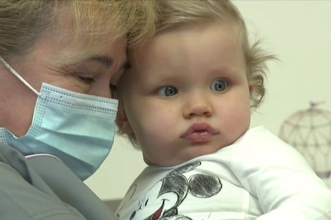 Porzucony przez rodziców Staś zamienił szpital na dom. Nową mamą została lekarka