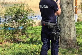 Makabryczne odkrycie w Warszawie: ciało w stawie przy pętli tramwajowej