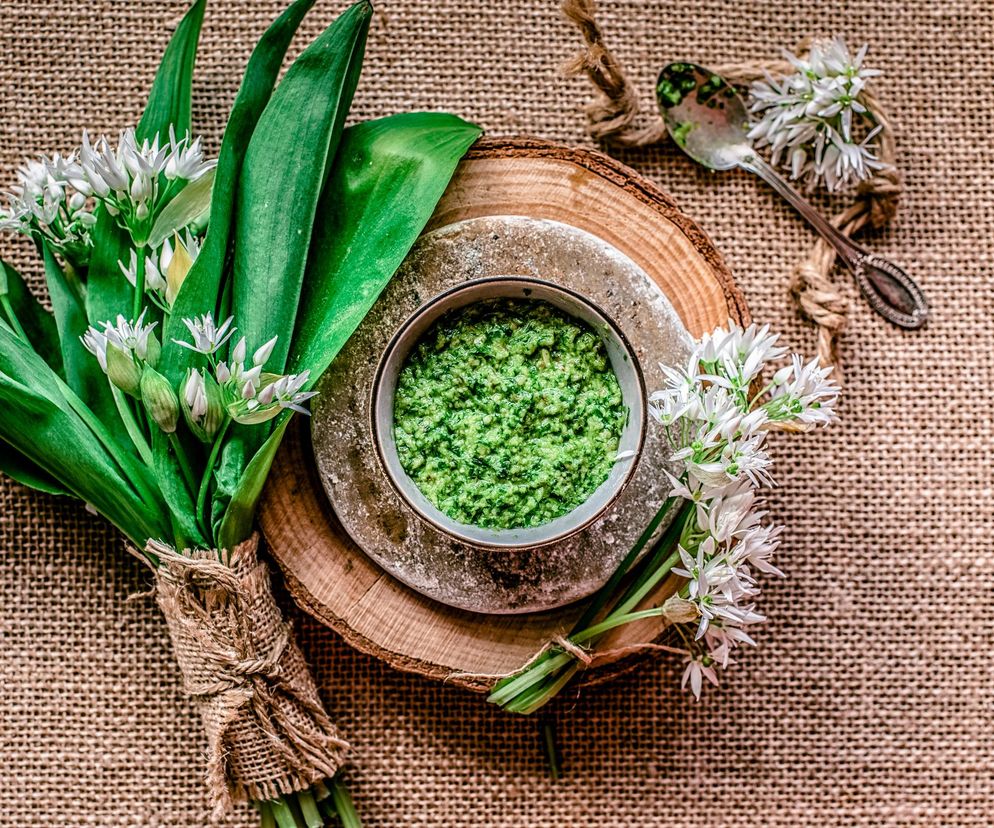 Czosnek niedźwiedzi - przepisy. 10 pomysłów na wykorzystanie świeżego czosnku niedźwiedziego w kuchni