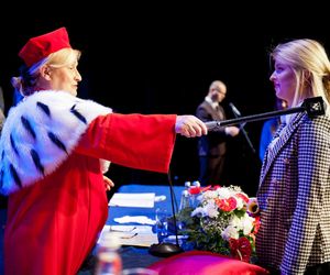 Podczas uroczystej ceremonii inauguracji nowego roku akademickiego 2024/2025 odbyła się tradycyjna immatrykulacja studentów i studentek pierwszego roku.