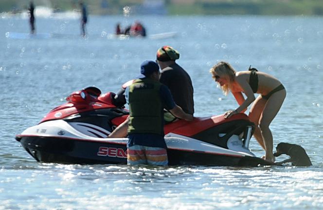 Patrycja Markowska  na skuterze 