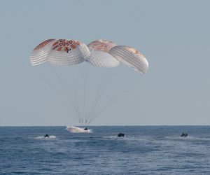 Uwięzieni w kosmosie astronauci wrócili do domu