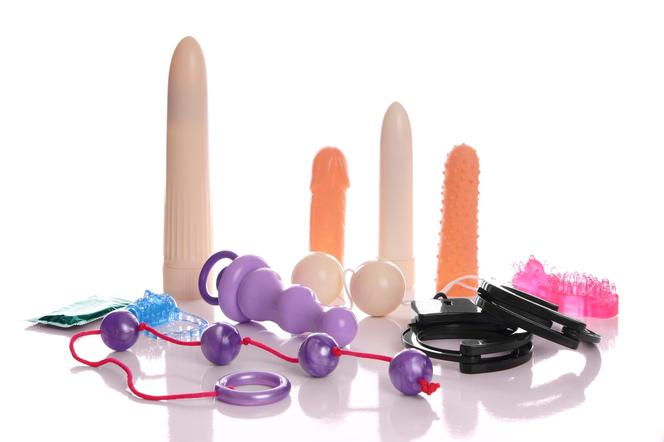 Niebezpieczne zabawki erotyczne – na co uważać, korzystając z pompek, kulek, stymulatorów?