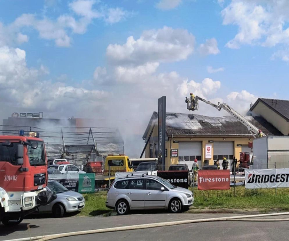 Trwa dogaszanie dużego pożaru na Kasprzaka