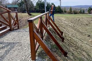 Nowa drewniana kładka nad wąwozem Fortu XVI Zniesienie