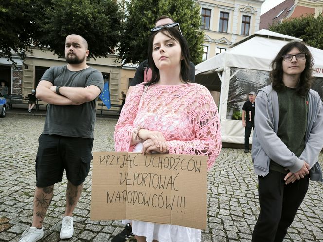 Manifestacja przeciwko niechęci do imigrantów w Lesznie 