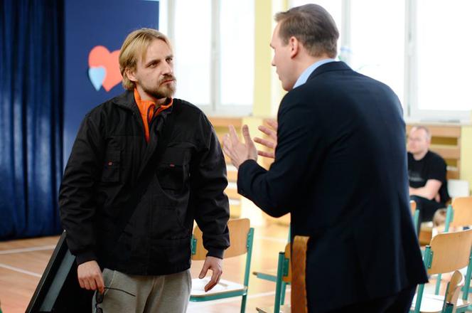 O mnie się nie martw 2 odcinek 11. Krzysiek Małecki (Paweł Domagała), Marcin Kaszuba (Stefan Pawłowski)