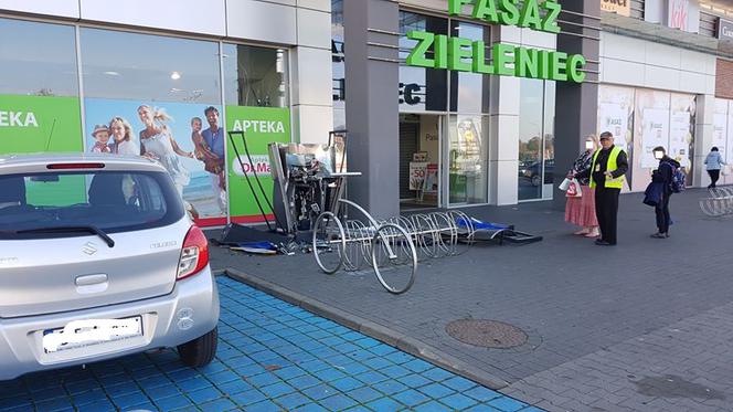 Ktoś wysadził bankomat w Toruniu. Policja prosi o pomoc świadków