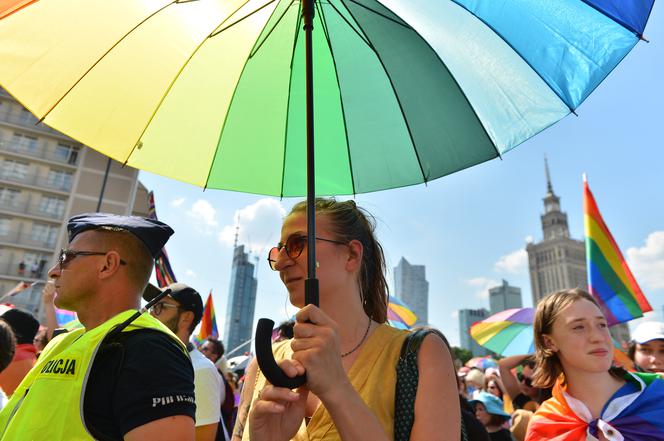 Parada Równości 2021 w Warszawie: ogromne siły policji w centrum miasta	