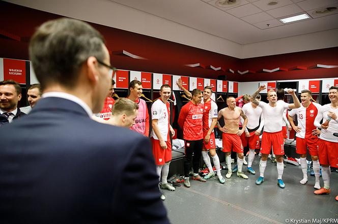 Premier Mateusz Morawiecki w szatni reprezentacji Polski