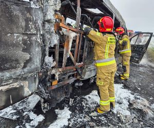 Bus spłonął doszczętnie pod Tarnowem. Podróżowało nim 25 osób