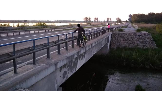 Kładka wzdłuż ciągu pieszo-rowerowego Jedlińsk-Wsola