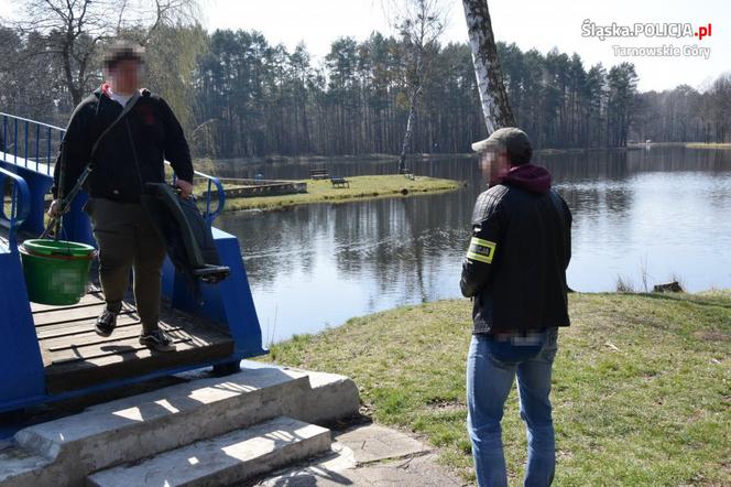 Policjanci czujni w dobie epidemii. Tak patrolują ulice miast Śląska i Zagłębia [ZDJĘCIA]
