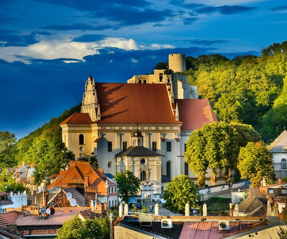 Każda ulica to pocztówka. AI wybrała najlepsze miejsce na wakacje. Klejnot nad Wisłą