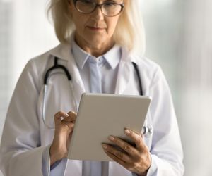 Ministerstwo Zdrowia dyskutuje zmiany w płacach lekarzy