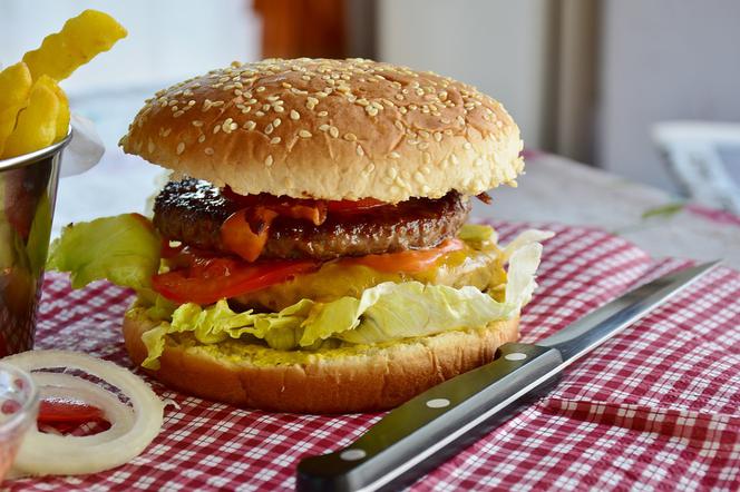 Nocą otwarte sa również bary i restauracje