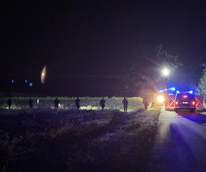  Brutalne zabójstwo na środku drogi pod Grójcem. Podpalili ciało i uciekli