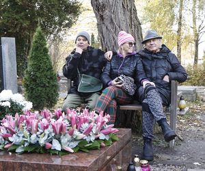 Przy grobie Kory czuwają najbliżsi