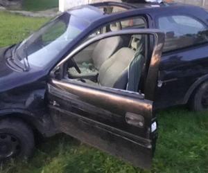 Wieliczka. Policyjny pościg za kierowcą opla. 23-latek zdemolował inne samochody