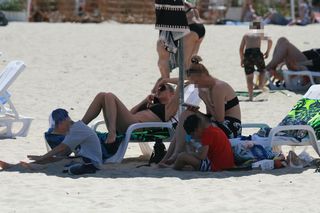 Marlena Muranowicz, wkrótce była żona Mroczka w bikini na plaży.