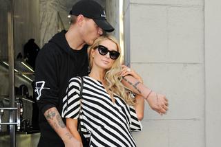 Chris Zylka zasłonił tatuaż z Paris Hilton obrazkiem z gorylem. Wymowne?