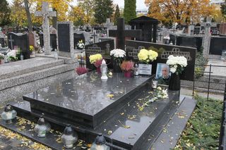 Tak wygląda grób byłego posła Jerzego Dziewulskiego