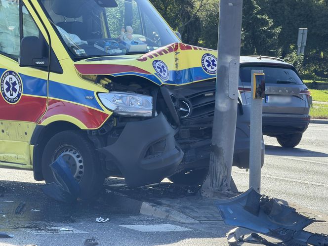 Radom. Wypadek karetki