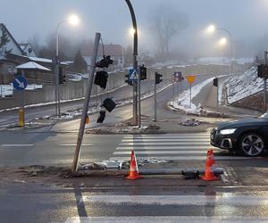 Na skrzyżowaniu Radomskiej, Kieleckiej i Niepodległości zderzyły się dwie osobówki. Nie działała sygnalizacja świetlna