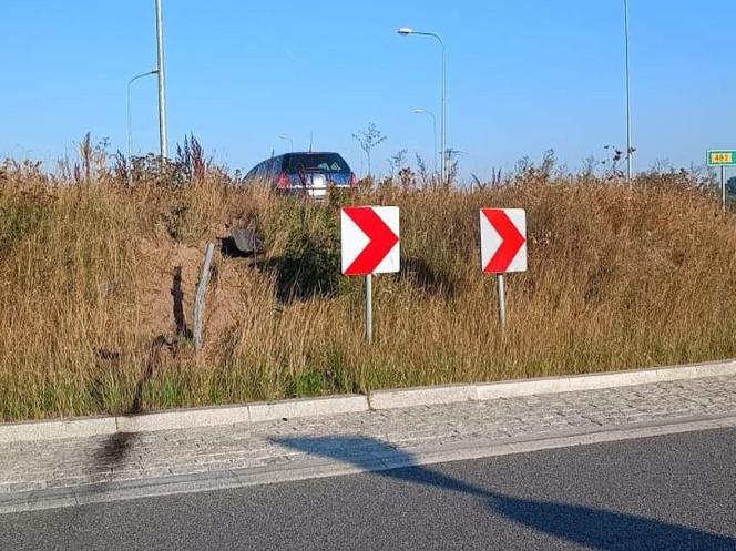 Pijany kierowca utknął oplem na środku ronda w Marzeninie