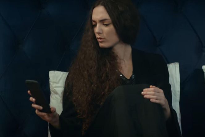 Nana odbiera SMS-a z nieznanego numeru 