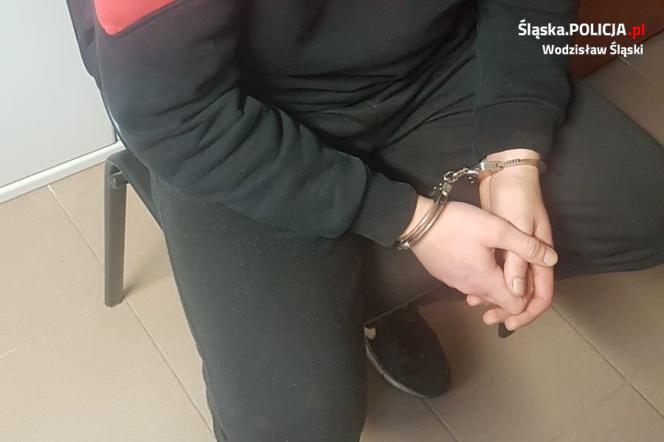 Brutalne pobicie 19-latka w Wodzisławiu Śląskim. Sprawcy użyli łomu! [ZDJĘCIA]