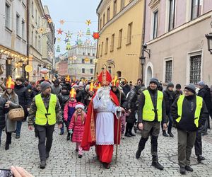 Lublin - ulicami miasta przeszedł Orszak Świętego Mikołaja [AUDIO]