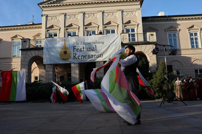 Korowód w ramach Międzynarodowego Festiwalu Renesansu w Lublinie