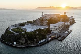 Trump chce znów zamykać ludzi w Alcatraz