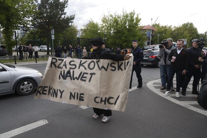 Karol Nawrocki przyjechał do TVP. Symboliczny gest i mocne wsparcie z zaplecza