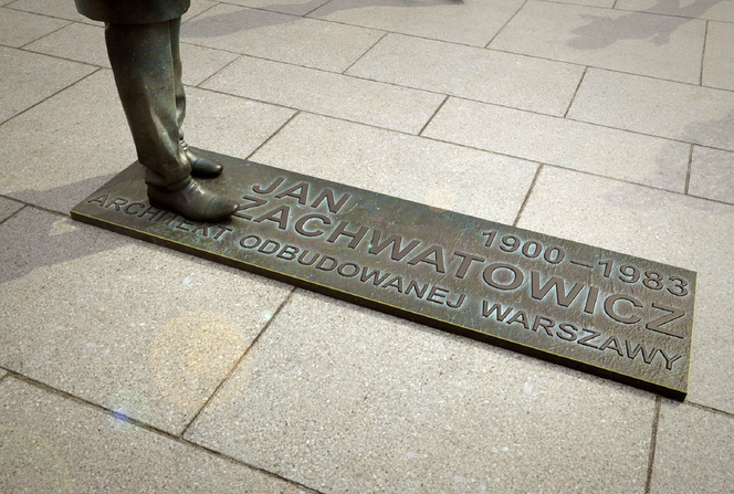 Pomnik Jana Zachwatowicza w Warszawie