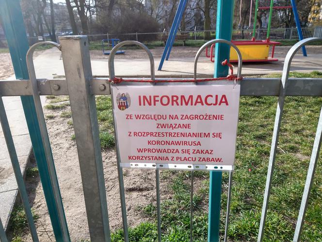 Zakaz korzystania z placów zabaw i siłowni zewnętrznych w Toruniu!