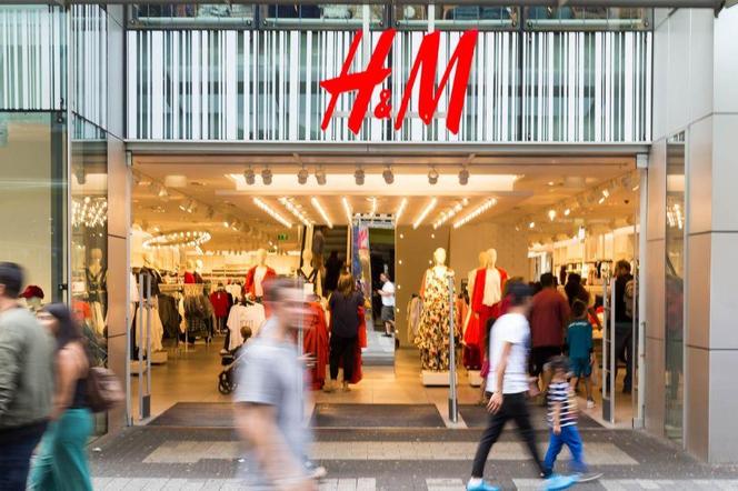 H&M zamknie kolejne 28 sklepów. Duży kryzys popularnej sieciówki z odzieżą