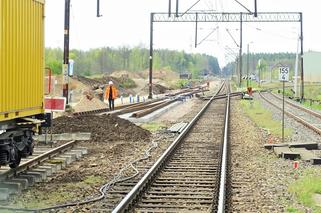 Rail Baltica. Kolej w Ełku zmienia się dla podróżnych! Zobacz postępy prac [ZDJĘCIA]
