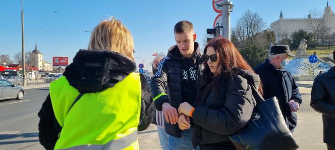 W walentynki policja przypomina, że kochać musimy się też na drodze