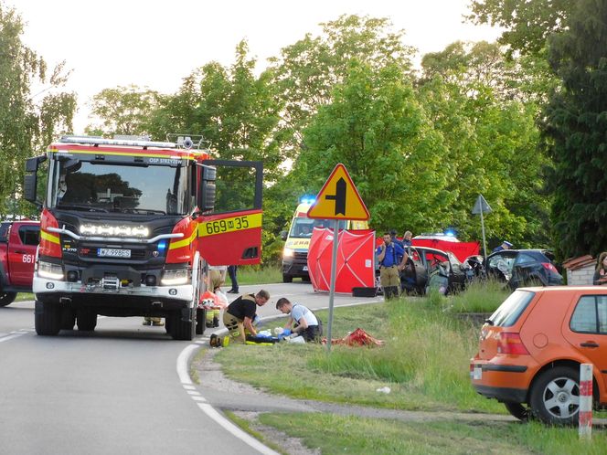 Wypadek na łuku drogi pod Warszawą. Zginął obywatel Ukrainy
