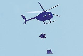 WIELKA BRYTANIA: Kaskader GARY CONNERY skoczył z 730 metrów bez spadochronu i przeżył. URATOWAŁY go KARTONY