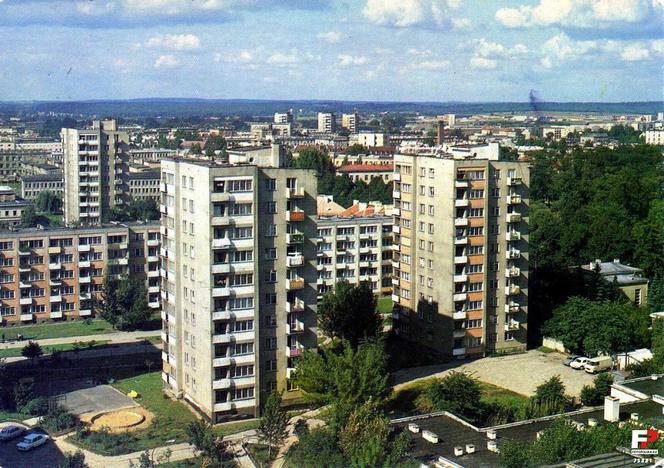 Panorama jednego z osiedli w Białymstoku. Na pierwszym planie blok Skłodowskiej-Curie 9a (po lewej) i Akademicka 12a (po prawej) - lata 1985-1995